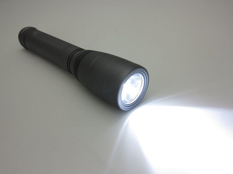 Výkonná svítilna LED 17, 1000 lumenů na 3 malé buřty (C). NTEC