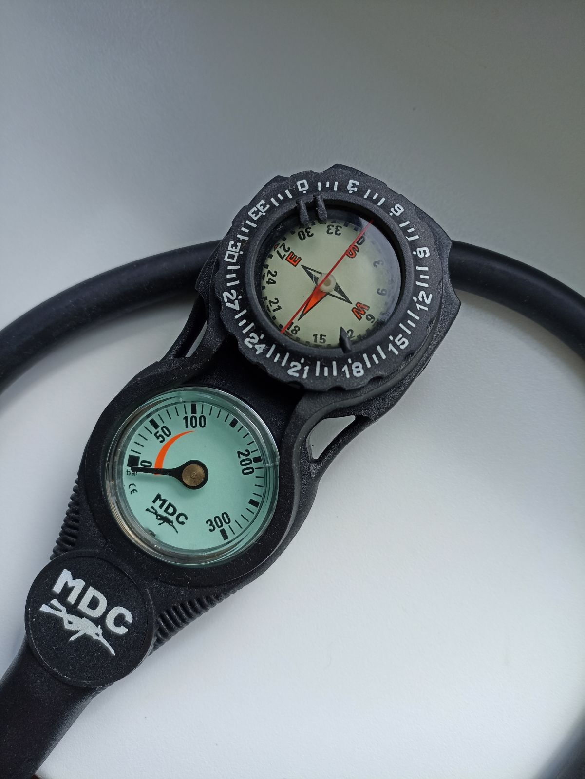 MINIFUTURA 2 300bar tlakoměr/kompas s hadicí 700mm mdc